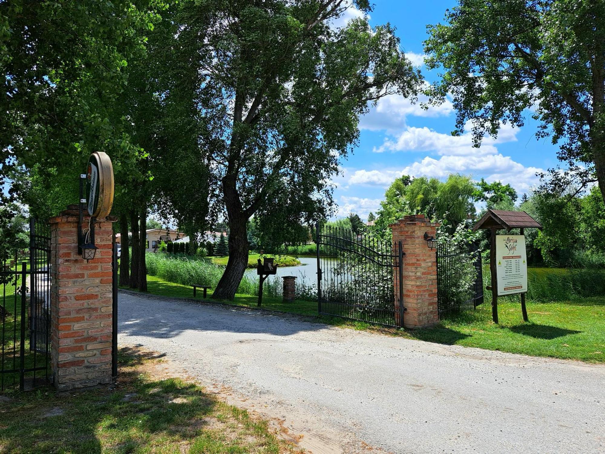 Grapeline Guesthouse Chotin Exterior foto